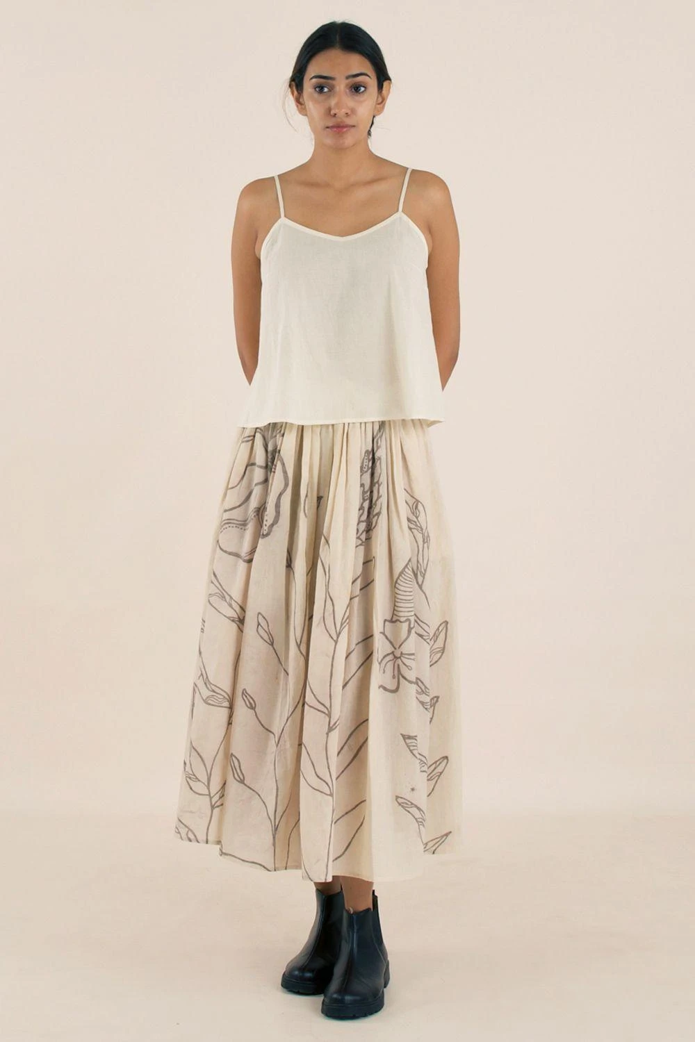 NAMBI-KAI White Orchid Top 1 NAMBI-KAI White Orchid Top