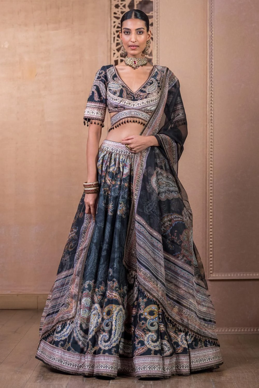 Tarun Tahiliani Black Paisley Printed Lehenga Set 1 Tarun Tahiliani Black Paisley Printed Lehenga Set
