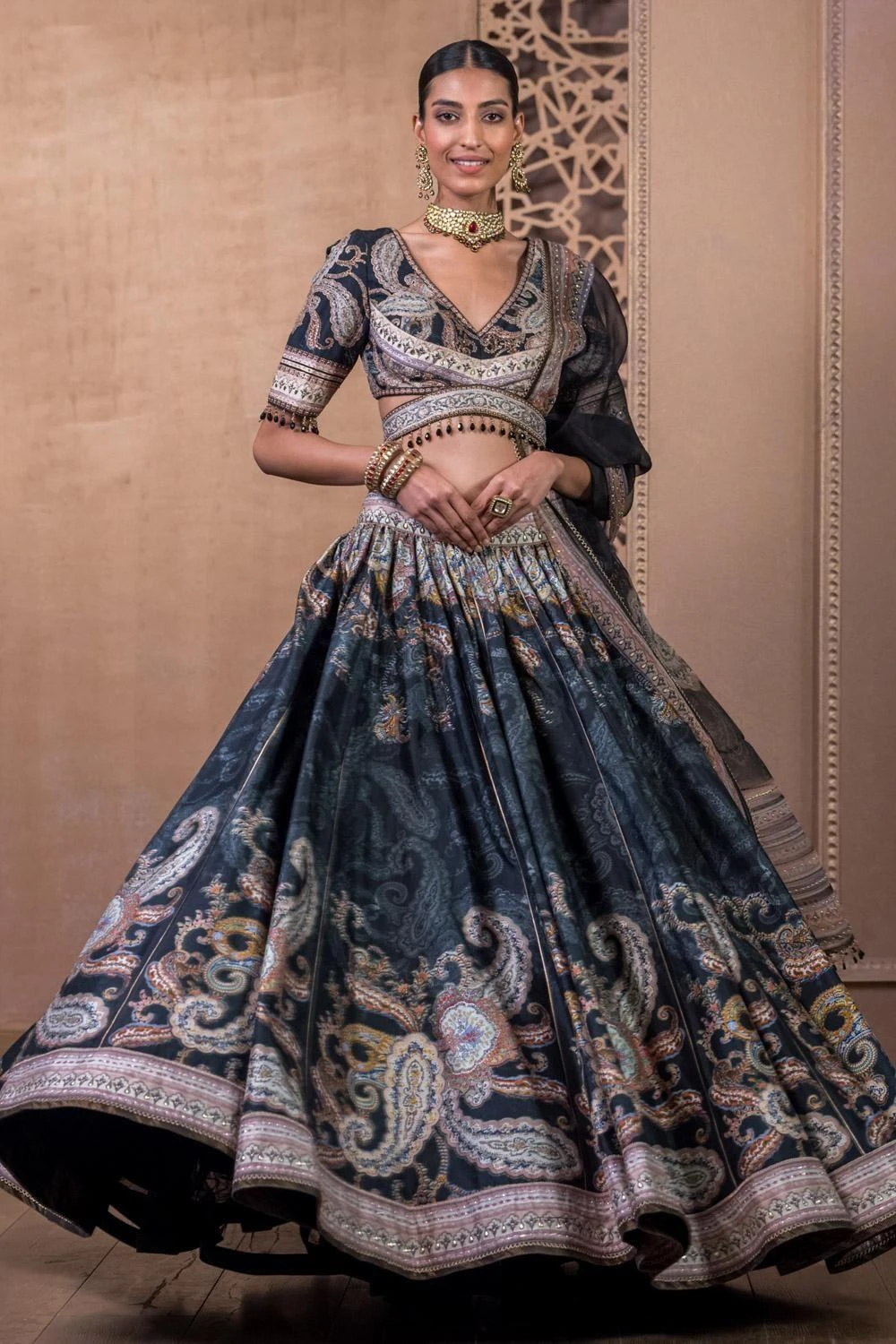 Tarun Tahiliani Black Paisley Printed Lehenga Set 3 Tarun Tahiliani Black Paisley Printed Lehenga Set - Image 3