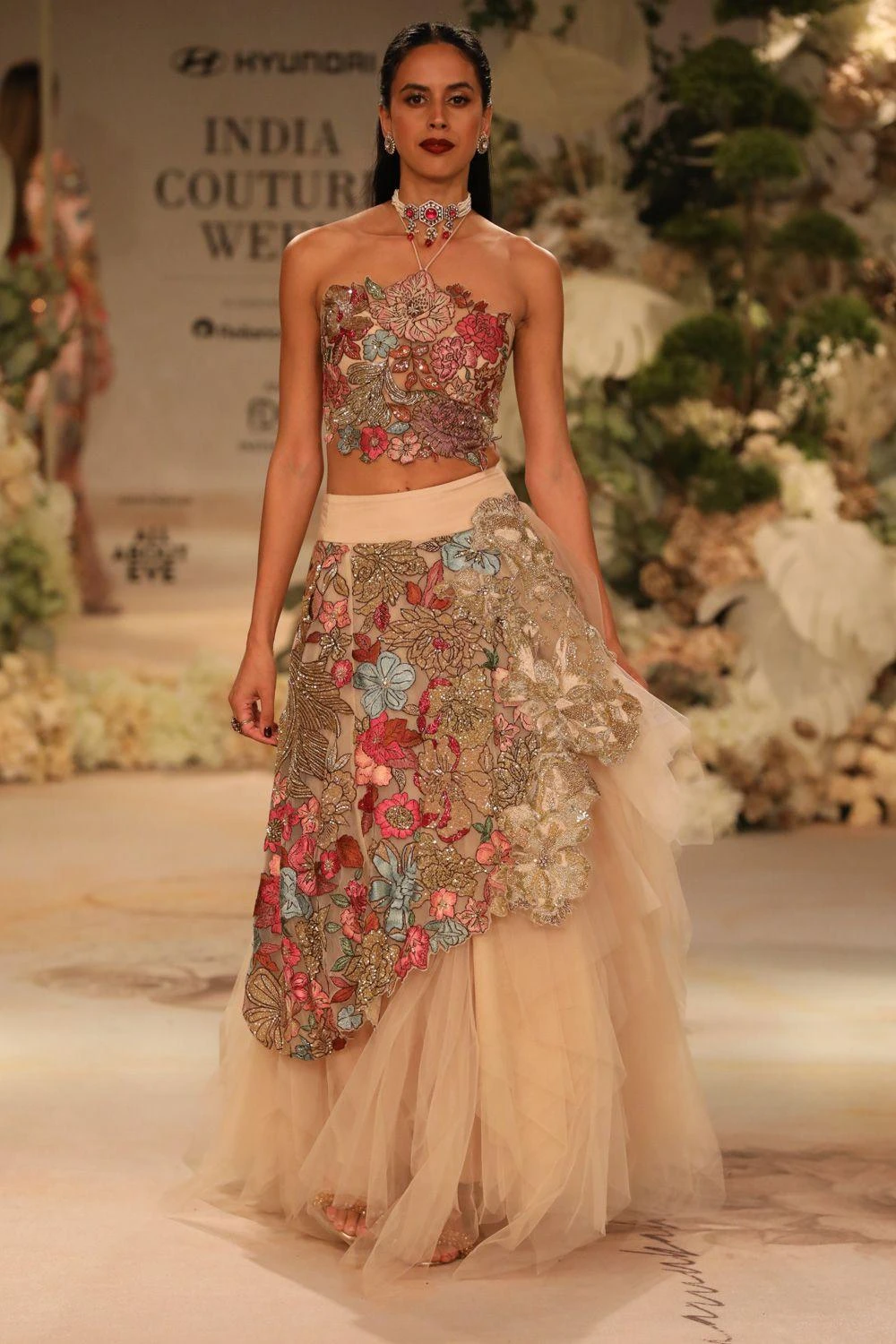 Varun Bahl Champagne Gold Panelled Skirt Set 2 Varun Bahl Champagne Gold Panelled Skirt Set - Image 2