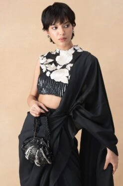 Aikeyah Black & White Floral Collar