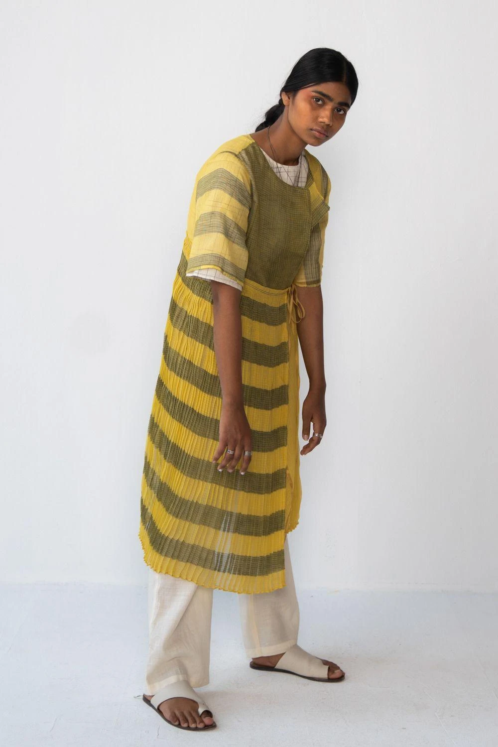 Urvashi Kaur White Cotton Linen Pants 2 Urvashi Kaur White Cotton Linen Pants - Image 2