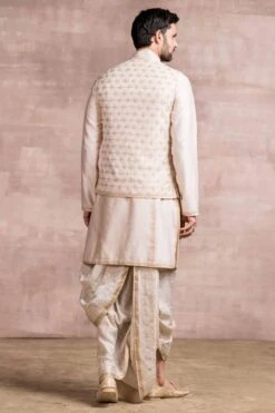 Tarun Tahiliani Men Beige Chikankari Embroidered Bundi Jacket 6 Tarun Tahiliani Men Beige Chikankari Embroidered Bundi Jacket -Outlet Spiffy Fits Store mg awu ckn wc 2 3