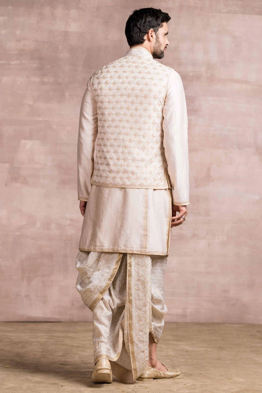 Tarun Tahiliani Men Beige Chikankari Embroidered Bundi Jacket 3 Tarun Tahiliani Men Beige Chikankari Embroidered Bundi Jacket - Image 3