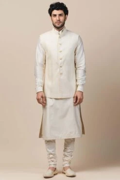 Tarun Tahiliani Men Ivory Textured Bundi Jacket